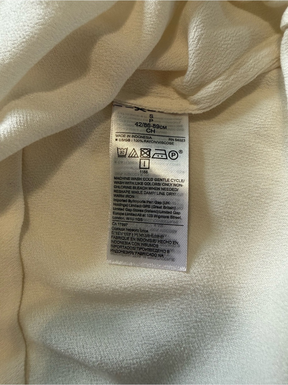 NWT Banana Republic Cream Tank Top With Button-up Back - Picture 3 of 4